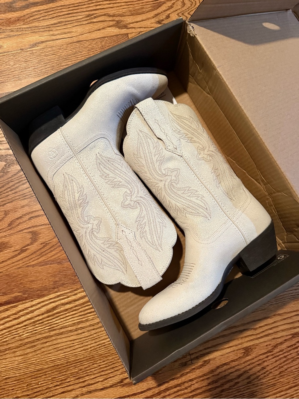Ariat Women's Ivory Western Heritage StretchFit Boots - Picture 5 of 5